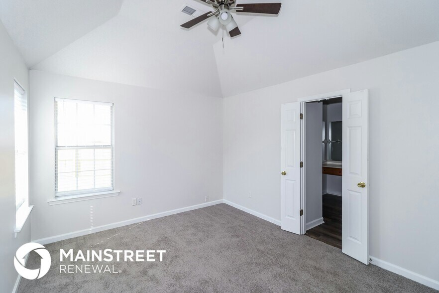 Building Photo - 7068 Kings Crown Dr