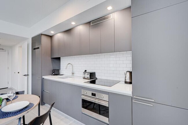 Building Photo - 249 NE 4th St