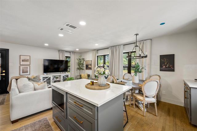 Building Photo - 6601 E Mockingbird Ln