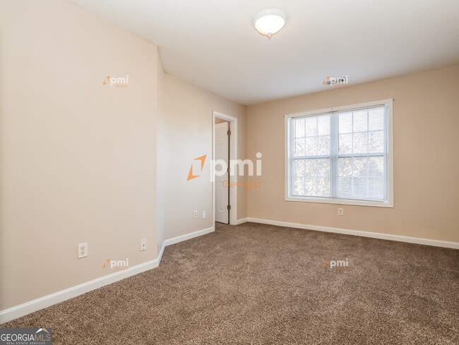 Building Photo - 1311 Vine Cir