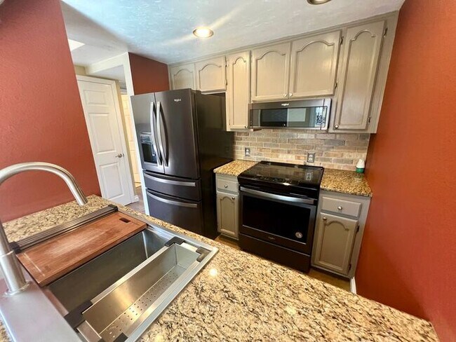 Building Photo - Stunning 2-Bed, 2-Bath Condo in Golden Hill – City Lights Community