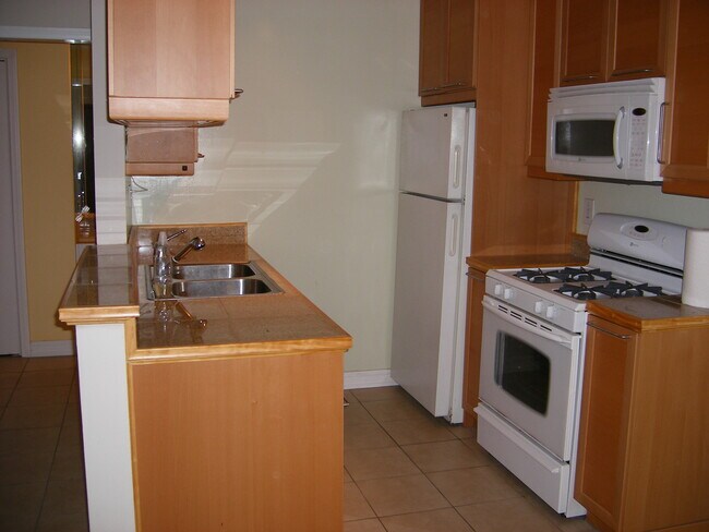 Building Photo - 3640 Cardiff Ave