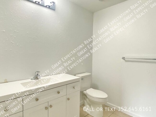 Building Photo - 6744 SE 106th St