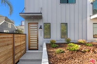 Building Photo - 1253 N Gower St