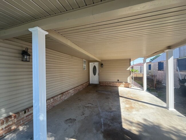 Building Photo - New East Beauty!!!