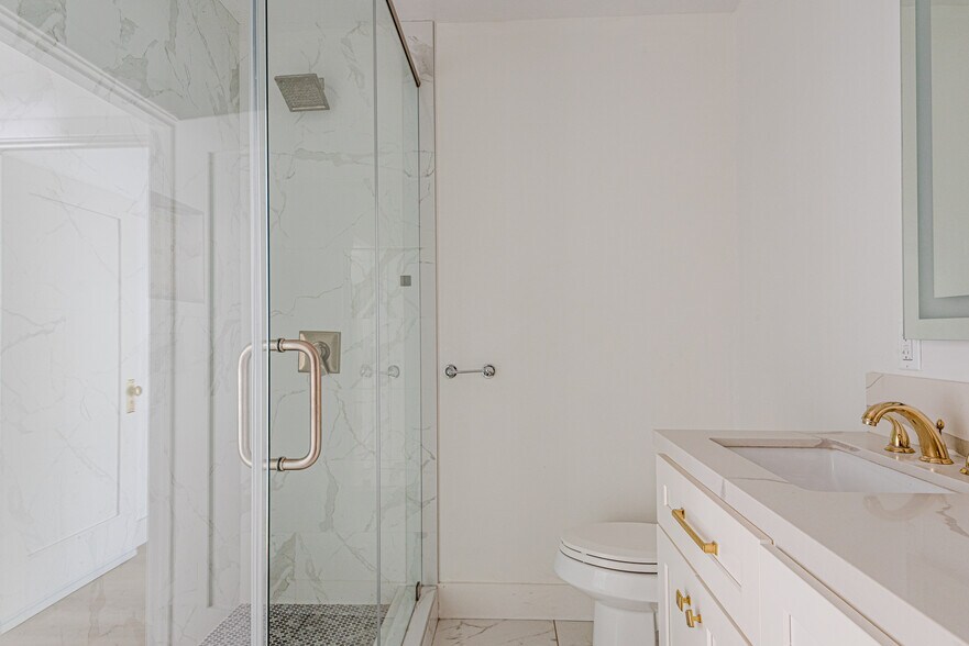 Building Photo - 1038 N Crescent Heights Blvd