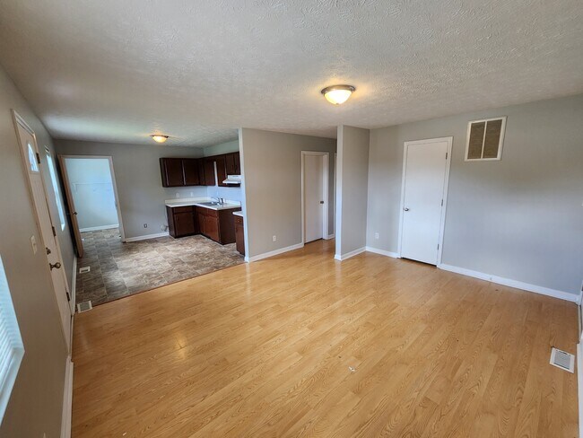 Building Photo - 203 1/2 Dove Dr