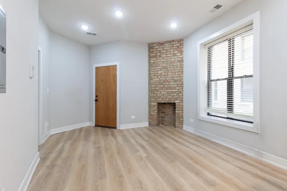 Building Photo - 428 W Belden Ave