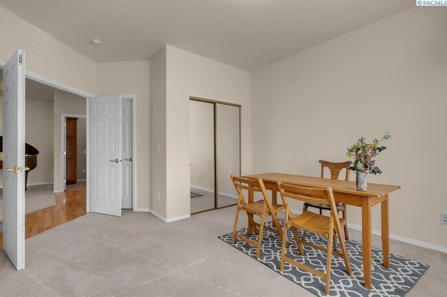 Building Photo - 2,400sf Low Maintenance, Best S Richland L...