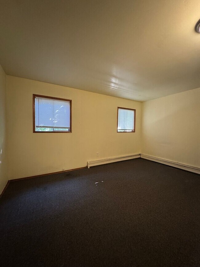 Building Photo - Spacious 5 Bedroom Rental by Park