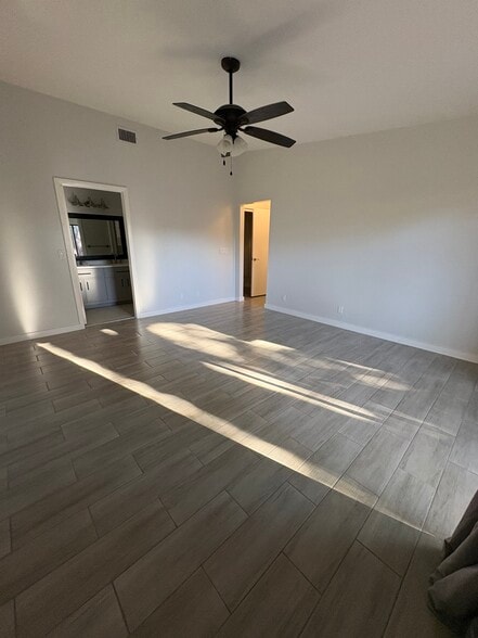 Building Photo - 51 Meadows Dr