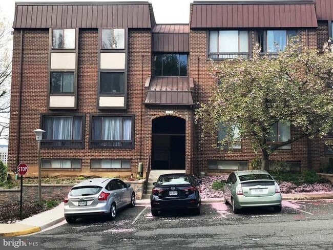 Building Photo - 100 Roberts Ln