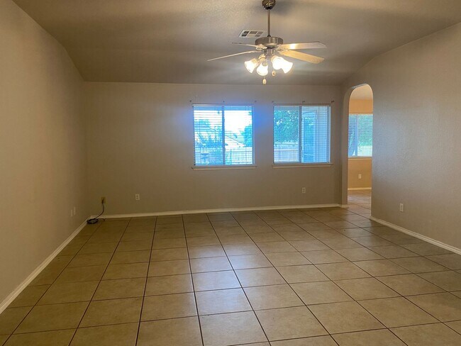 Building Photo - CHARMING 4 BEDROOM, BELTON ISD