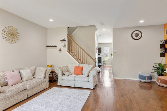 Building Photo - 9 Crest Ct