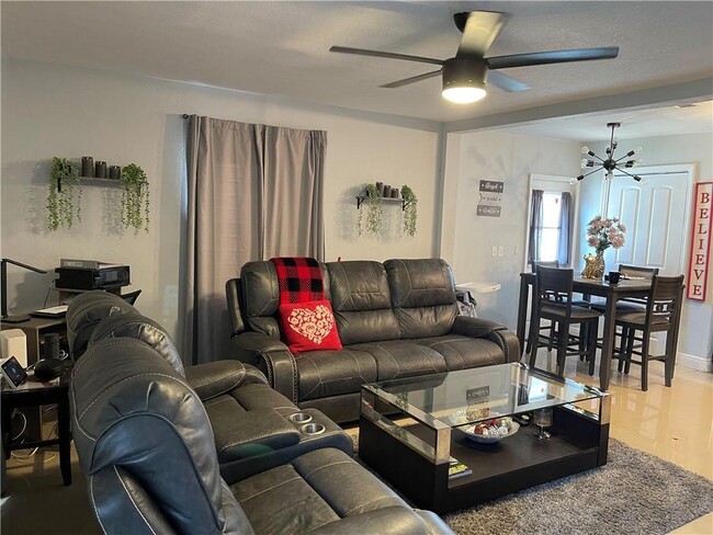 Building Photo - 163 SW 5th St