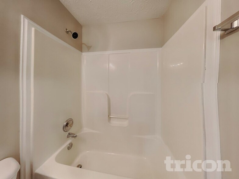 Building Photo - 1049 Octavia Ct