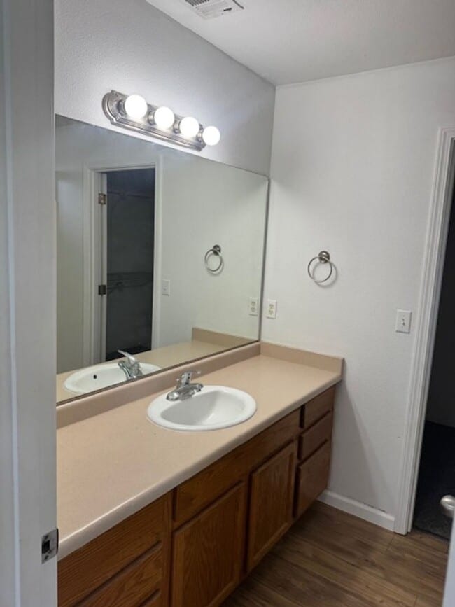 Building Photo - COMING SOON - 3 BEDROOM TOWNHOME W/ GARAGE- FRESH PAINT AND NEW FLOORING