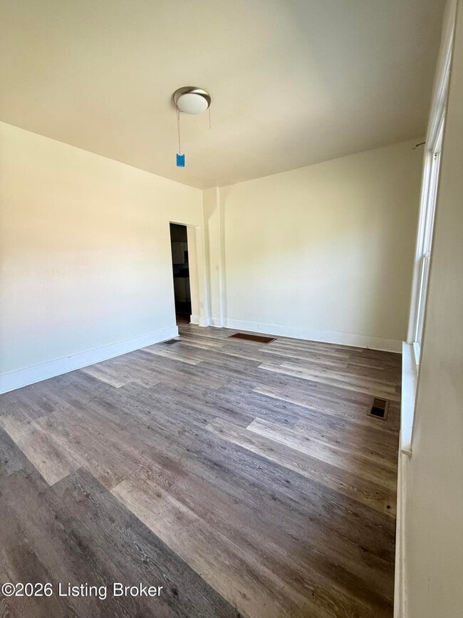 Building Photo - 1120 Weller Ave