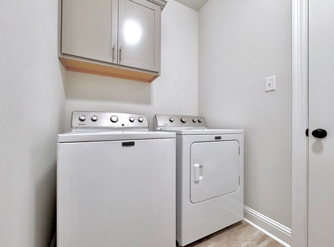 Building Photo - Modern 3BR/2.5BA Home Near LSU - Double Ga...