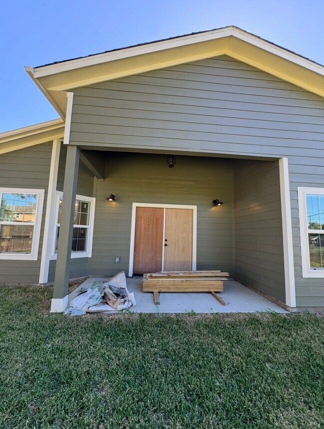 Building Photo - 8437 Winthrop Ln