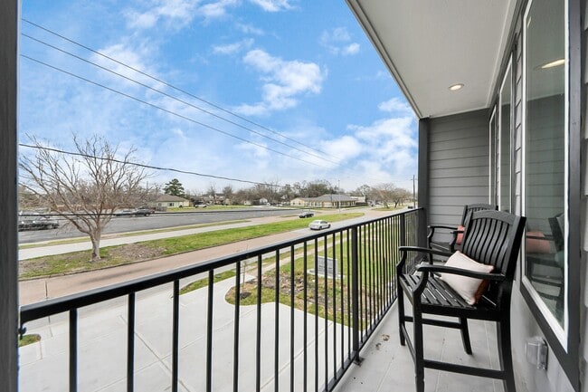 Building Photo - 9026 Scott St