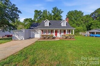 Building Photo - 319 Deep Forest Ct