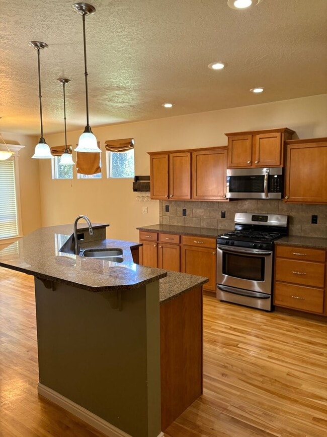 Building Photo - "Luxury Living: Stunning home with marble counter tops & Fireplace!"