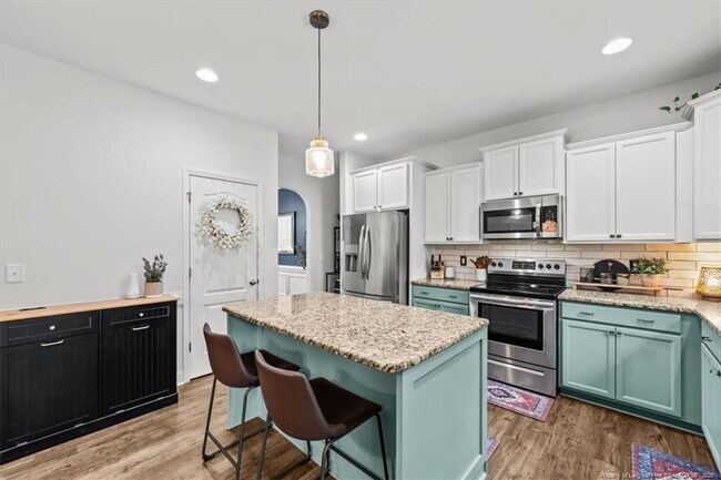 Building Photo - 400 Everest Ct