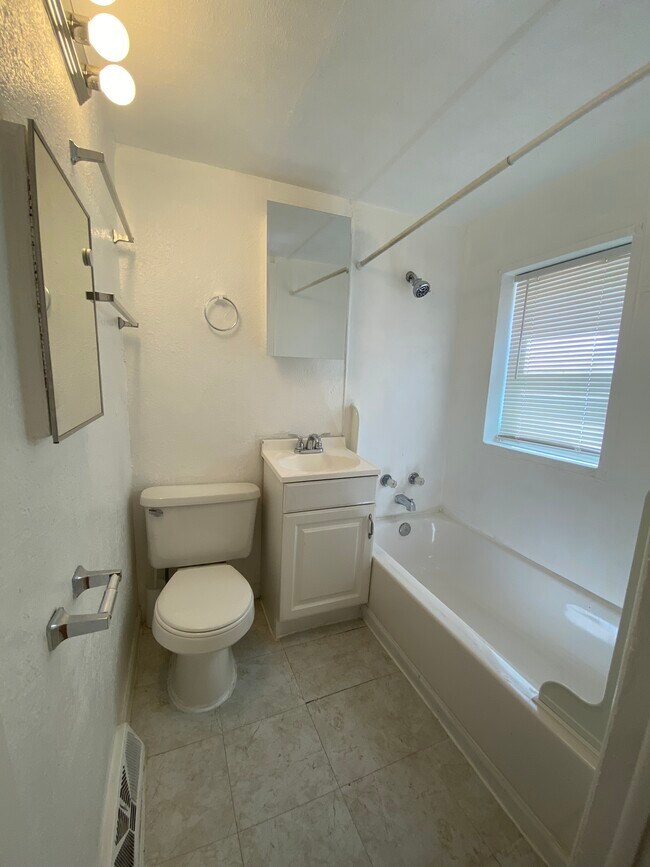Bathroom - 2406 Clay St
