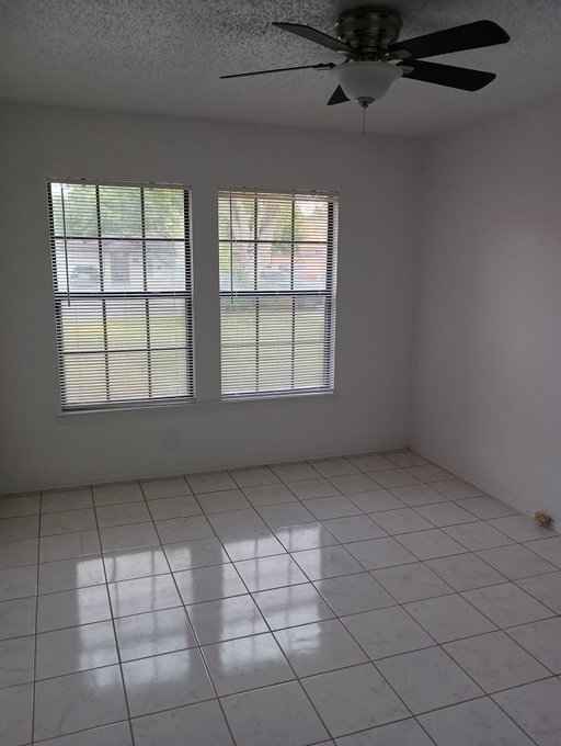 Building Photo - 9627 Dugas Dr