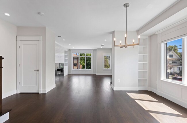 Building Photo - 1639 Maple St