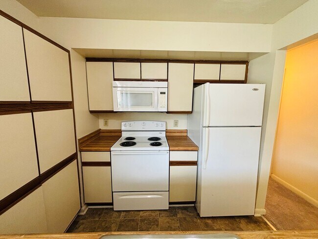 Building Photo - 872 Claytor Square