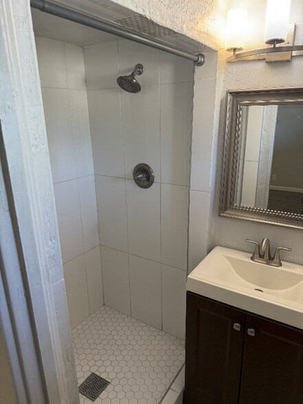 Building Photo - 4240 N 4th Ave