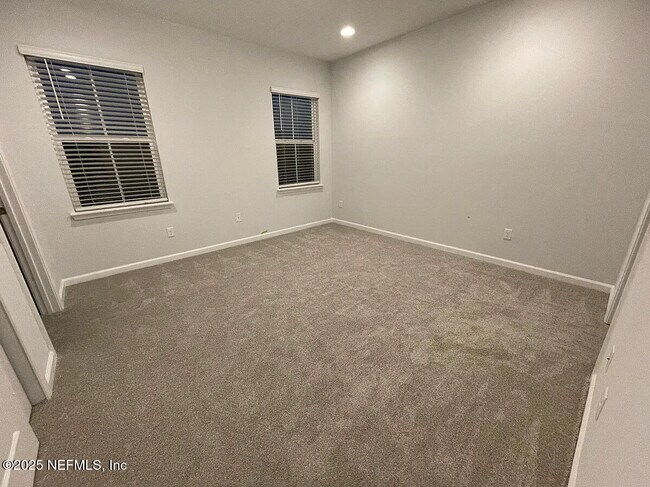 Building Photo - 355 Brandon Lks Dr