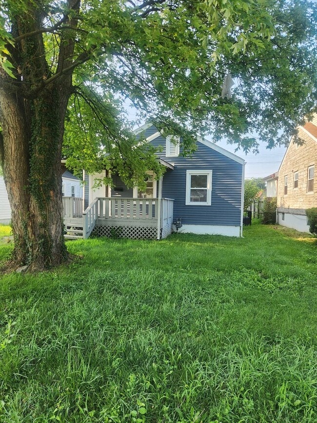 Primary Photo - Bright adorable home with lots of updates ...