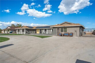 Building Photo - 1936 Casa Vista Dr