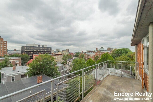 Building Photo - 334 Harvard St