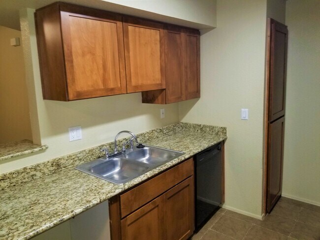 Building Photo - Upgraded West-Flagstaff Condo in the Arbors - 2 Bed, 2 Bath - NO Students & NO Pets! - Avail. NOW!!