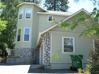 Building Photo - Lovely 2 story Home Walk to Downtown Grass...