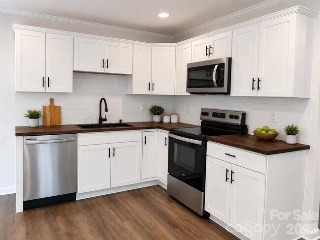 Building Photo - 803 Dogwood Dr