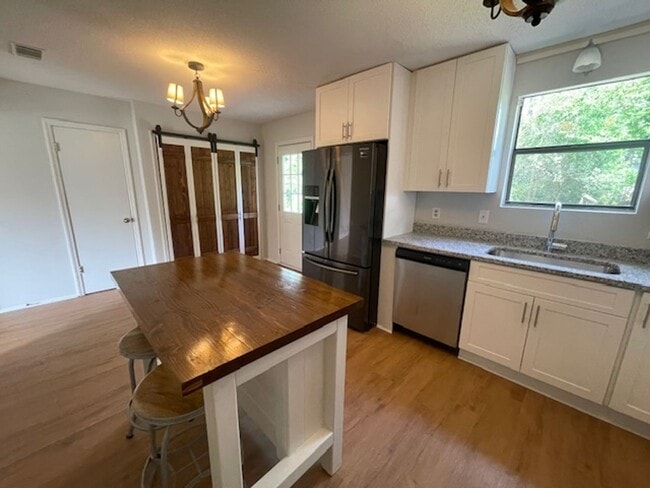 Building Photo - 3849 Ivy Ct