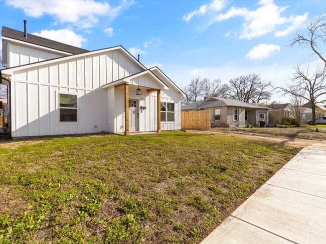 Building Photo - 3517 Mission St