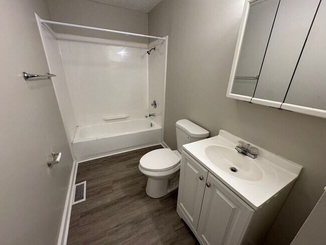 Building Photo - Far Eastside 4 Bedroom 2 Bath