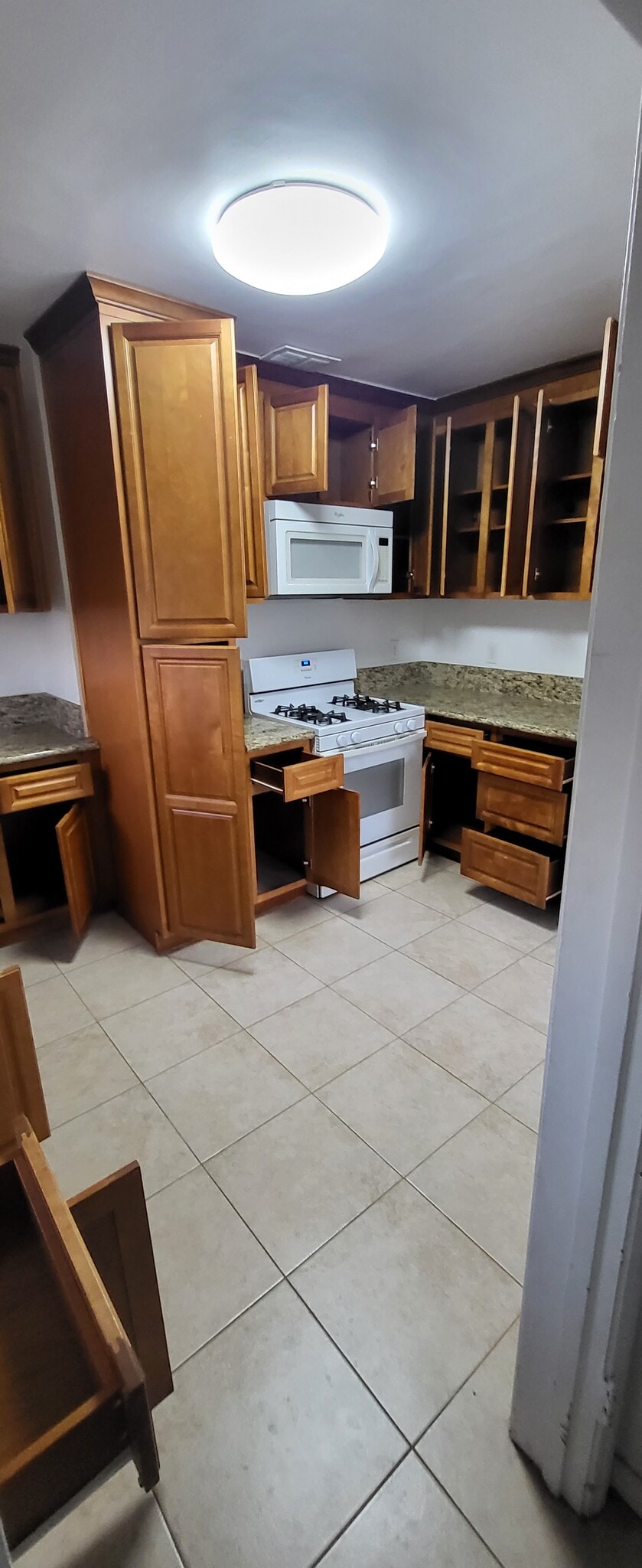 Kitchen 3 - 8633 Hervey St