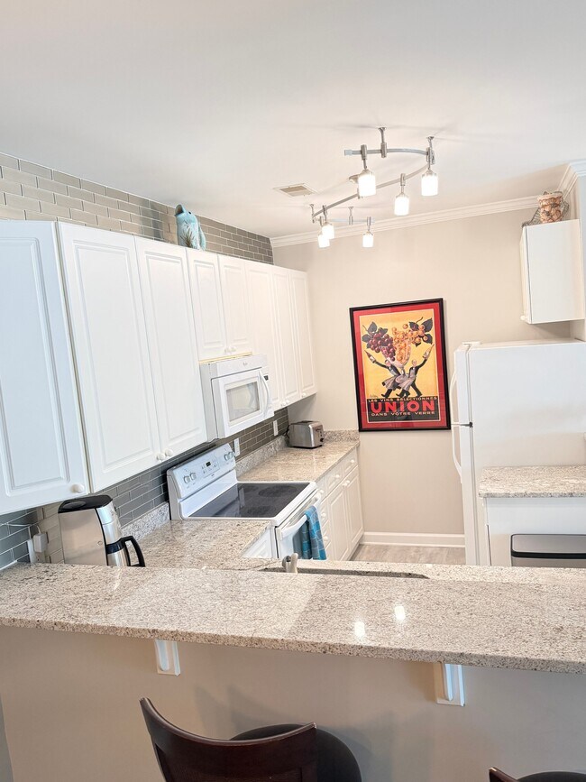 Building Photo - 1371 Hopton Cir