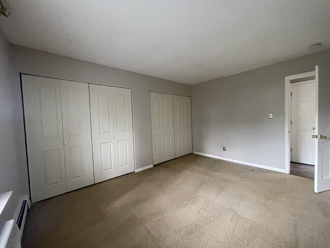 Building Photo - Private, End Unit - 2 Bed, 1 Bath Condo in...