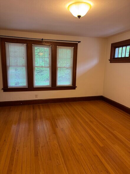 Building Photo - 1257 Elm Lawn St