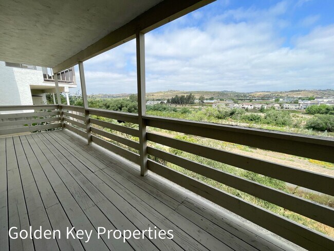 Building Photo - Welcome to this stunning duplex located in beautiful Bonsall!