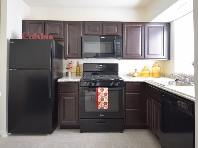 Building Photo - Lynn Hill