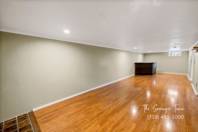 Building Photo - CUTE 3BD RANCHER WITH CHARACTER IN CENTRAL COLORADO SPRINGS - Security Deposit Waiver Available